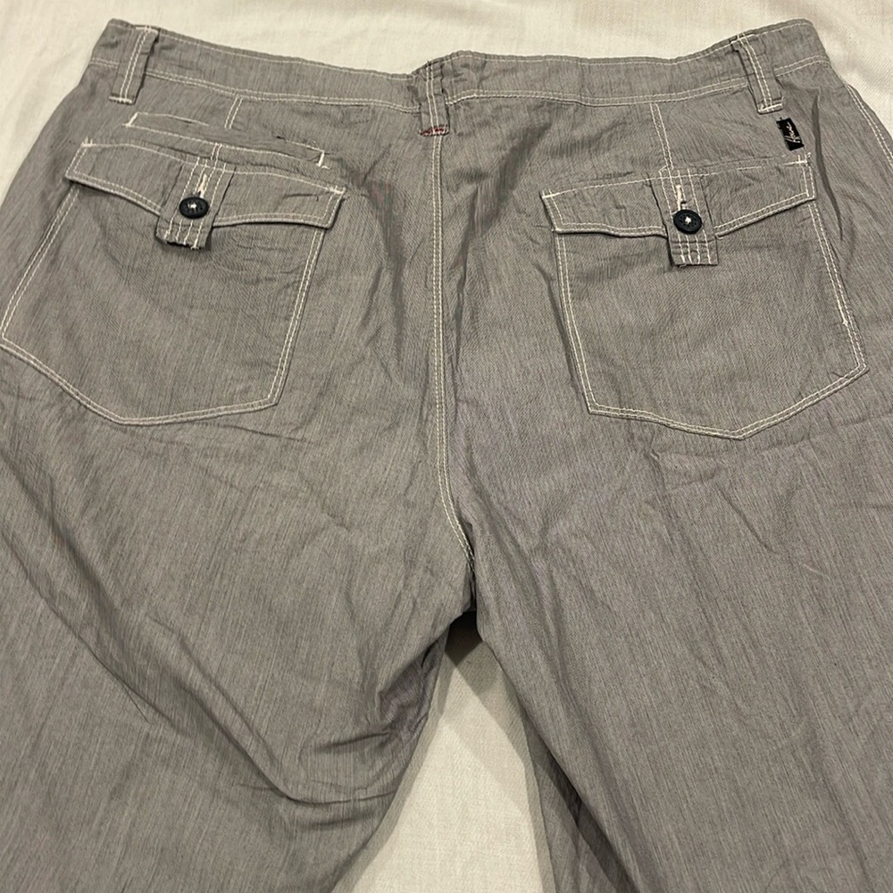 7104 Howe Men’s reversible shorts style and comfort.